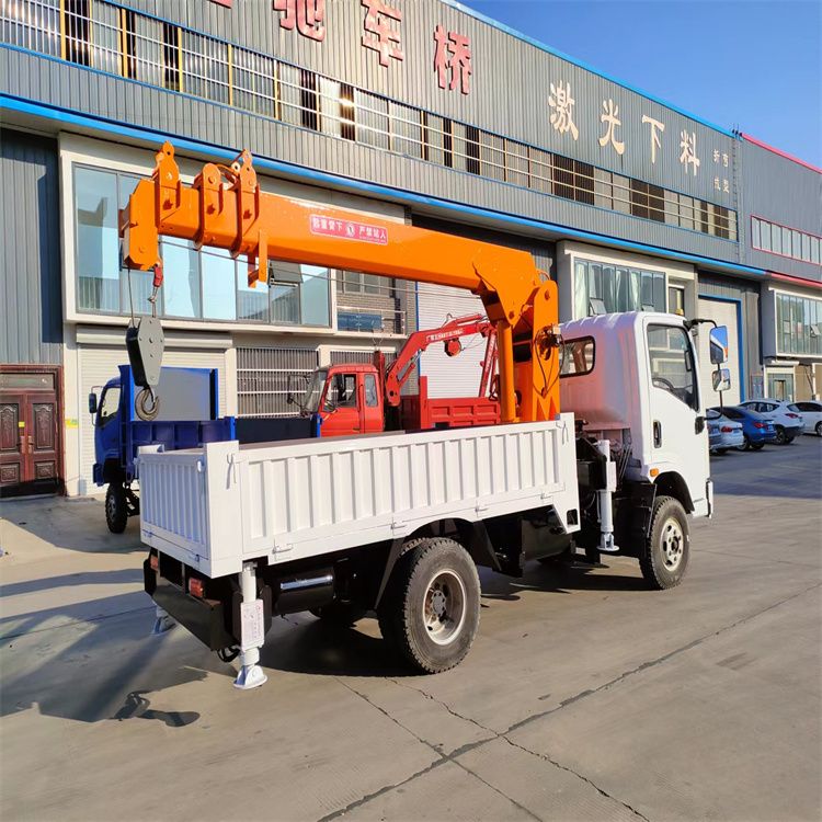 清河县三轮随车吊定制 农用改装机自备吊中瑞长期出售